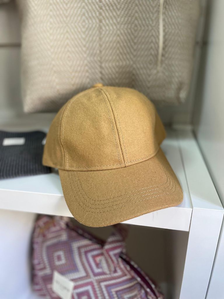 gorra mostaza visera