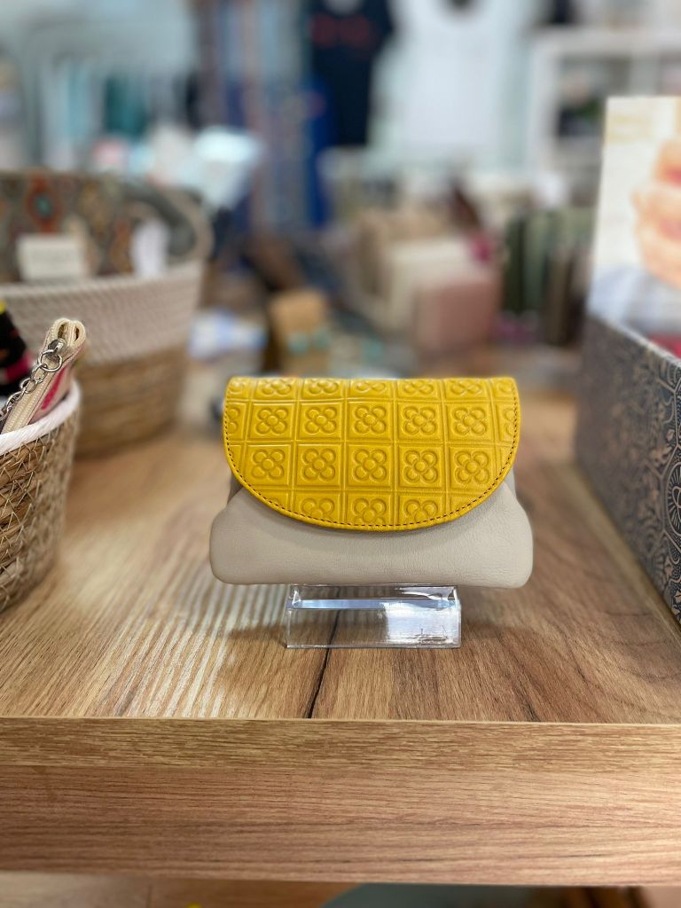 monedero boquilla mostaza piel marca spain lugupell